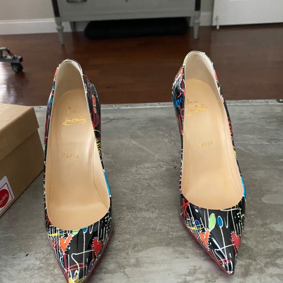 Christian Louboutin - Picture 6 of 7